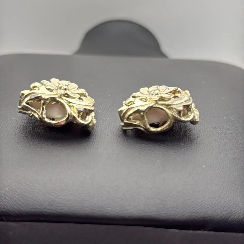 Vintage statement art deco oversized white gold tone flower clip on earrings
